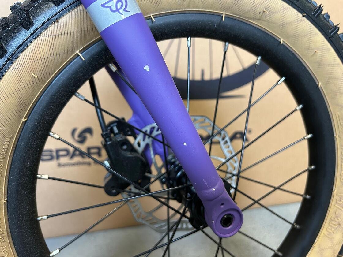 Zjazdowy rowerek dla dzieci Early Rider Hellion 16 Electric Purple OUTLET
