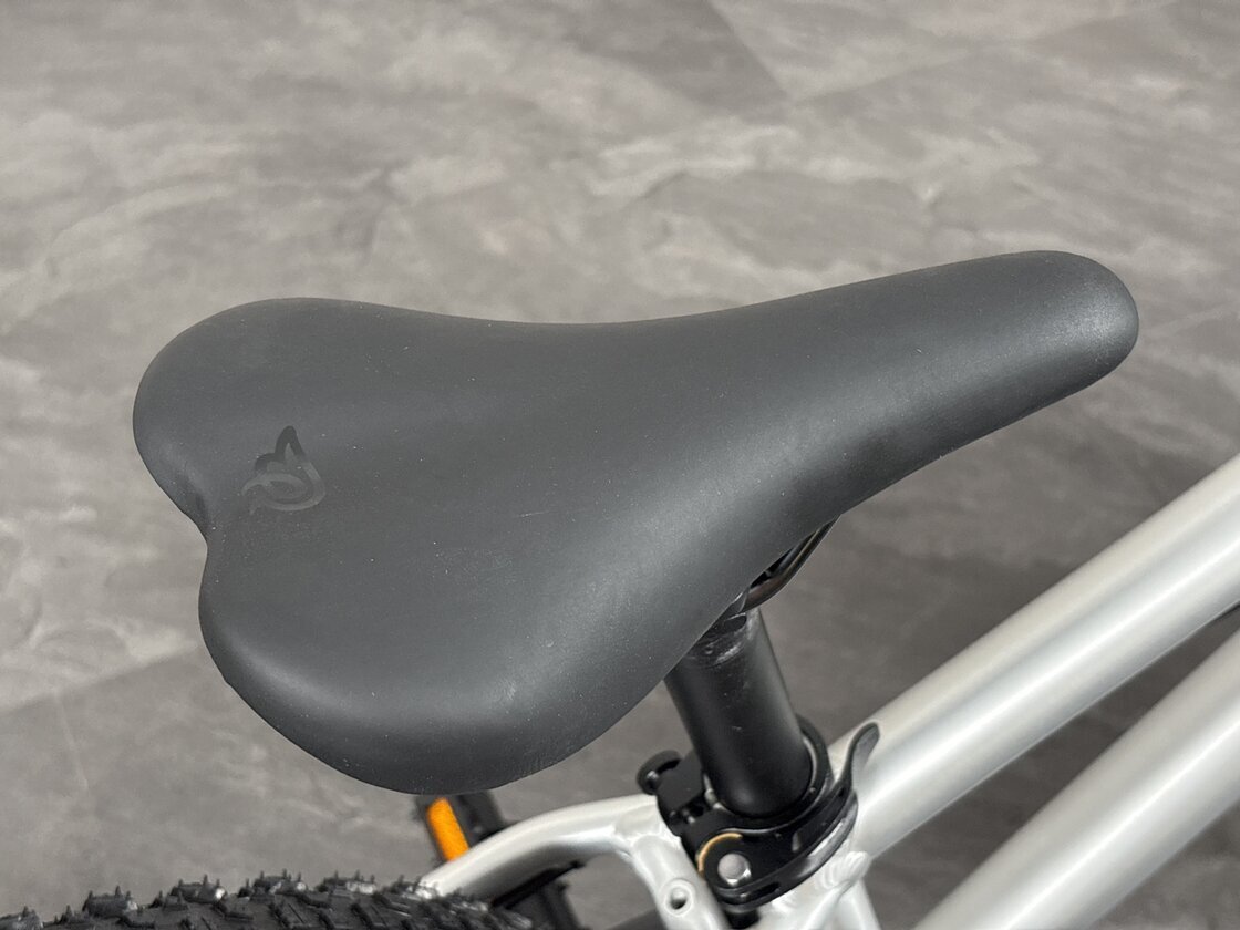 Zjazdowy rowerek z amortyzatorem Early Rider Charger 16"  Brushed Aluminium