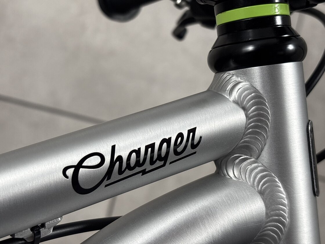 Zjazdowy rowerek z amortyzatorem Early Rider Charger 16"  Brushed Aluminium