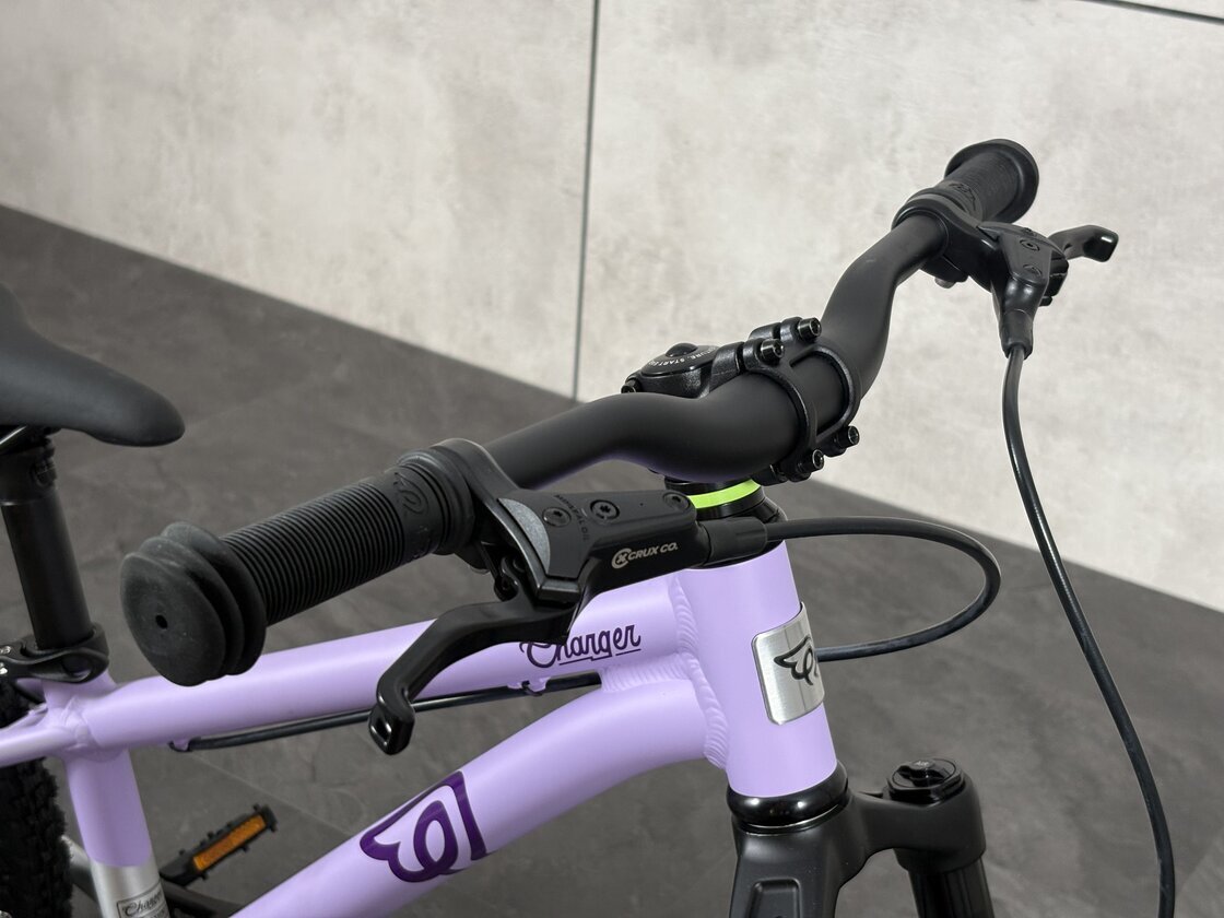 Zjazdowy rowerek z amortyzatorem Early Rider Charger 16"  Violet Haze